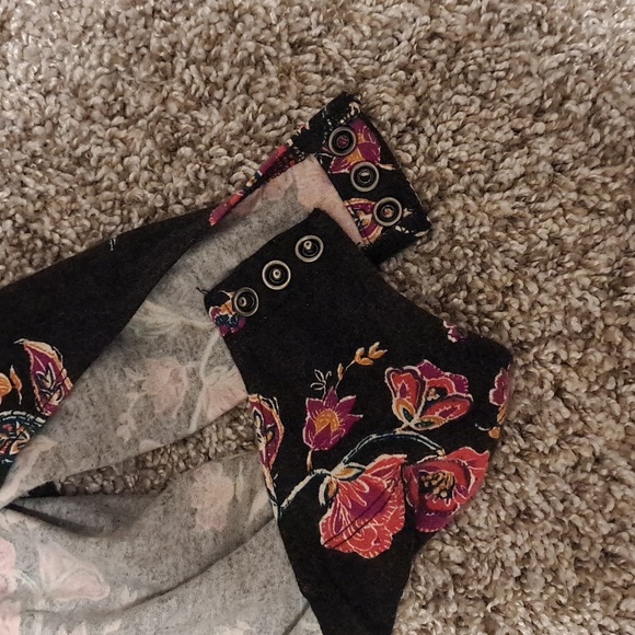 Hollister floral bodysuit- size S- EUC - Picture 5 of 7